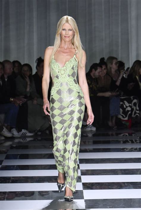 claudia schiffer versace 2023